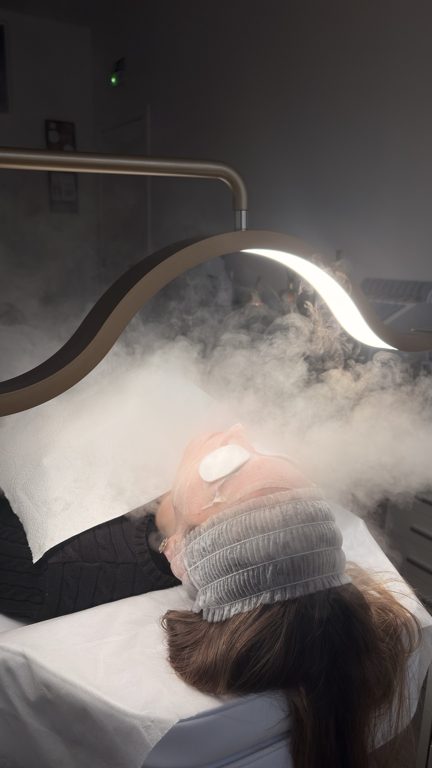 Procedimento facial com vapor
